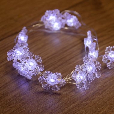 Светодиодная гирлянда Роса Снежинки Neon-Night, 2м, 20 LED, ПВХ, IP20, 2хCR2032 (есть), белый