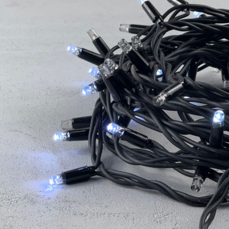 Качественная картинка Светодиодная нить Laitcom, мерцание 100%, 10м, 100 LED, IP65, 220-230V, черн. провод, белый