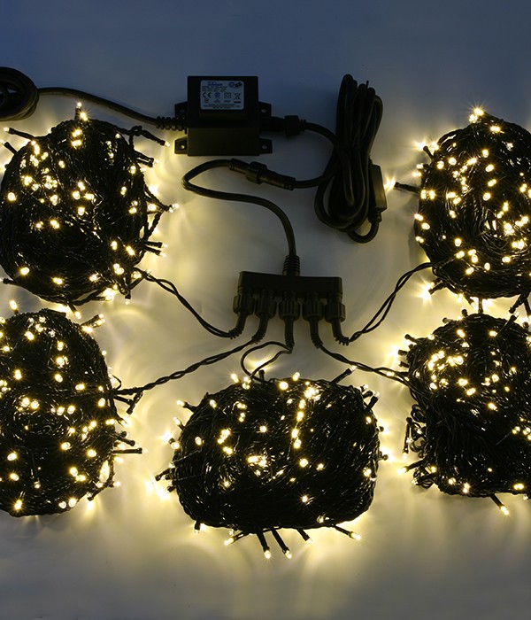 Комплект гирлянды Laitcom, 100 м, 900 led, IP65, 24V, черн. пр., шампань Качественная картинка Комплект гирлянды Laitcom, 100 м, 900 led, IP65, 24V, черн. пр., шампань