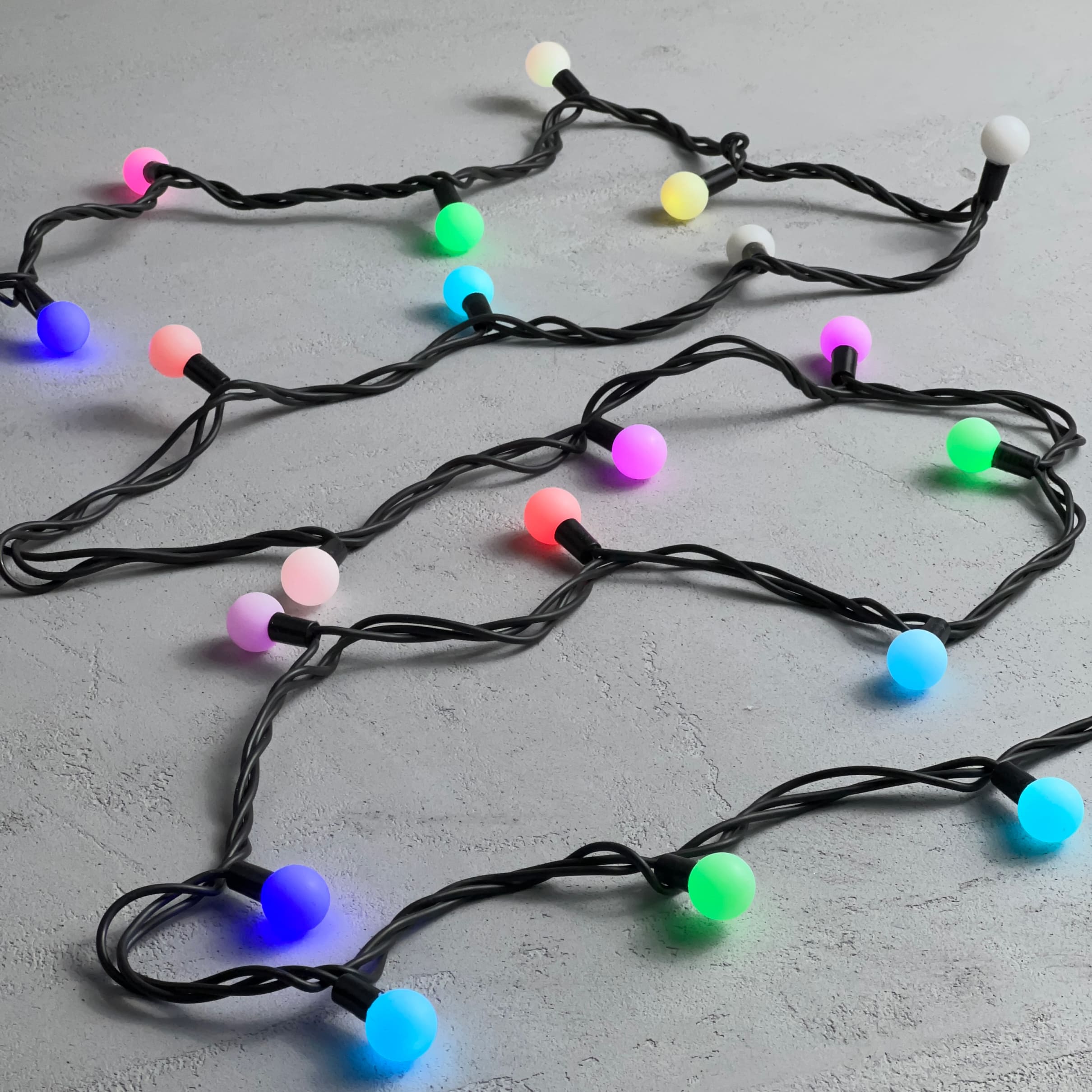 Гирлянда светодиодная Laitcom Fiesta big ball 7м, 100 led, IP65, 220-230V., D23мм, RGB Качественная картинка Гирлянда светодиодная Laitcom Fiesta big ball 7м, 100 led, IP65, 220-230V., D23мм, RGB