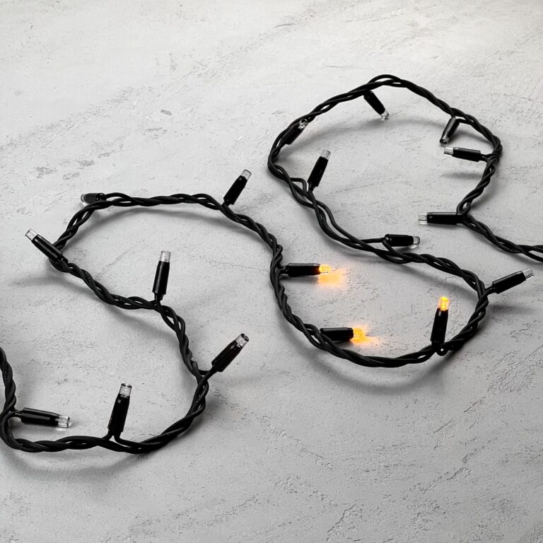 Качественная картинка Светодиодная нить Laitcom, мерцание 100%, 10м, 100 LED, IP65, 220-230V, черн. провод, желтый