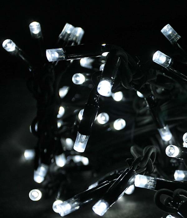 Качественная картинка Светодиодная нить Laitcom, мерцание 100%, 10м, 100 LED, IP54, 220-230V, черн. провод, белый