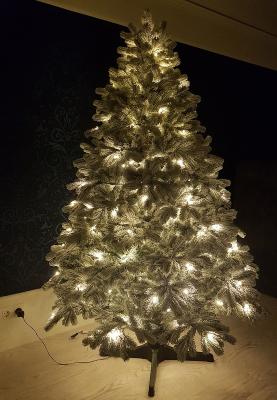 Ель Снежная королева заснеженная с лампами 270 см.