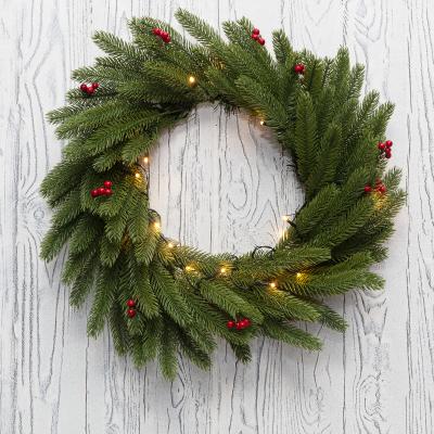 Еловый венок с ягодами и гирляндой NEON-NIGHT Ø 45 см, 20 LED, 2 х АА, литой, теплое белое свечение