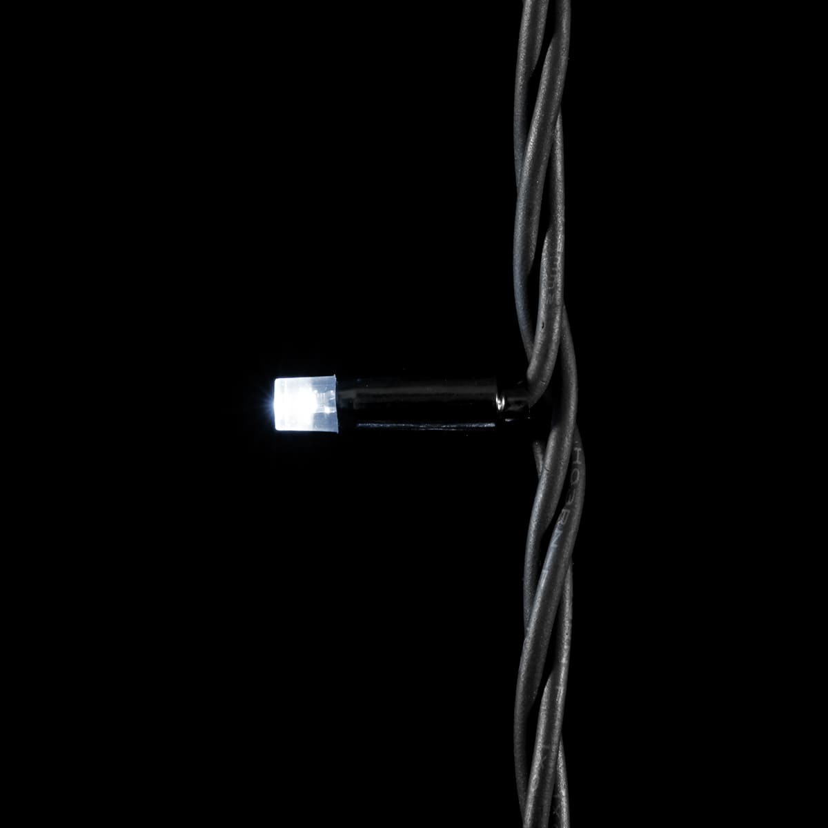 Качественная картинка Светодиодная нить с колпачком Laitcom, 10м, 220В, 75 LED, провод черный каучук, IP65, белый с мерц