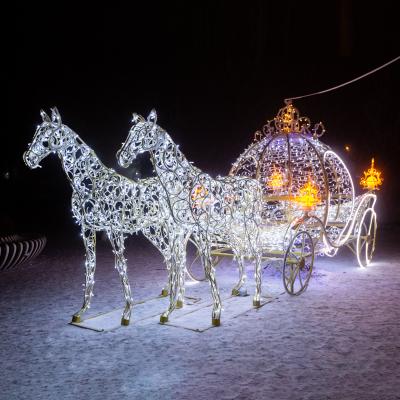 Декоративная декорация Королевская карета и два коня 300 см Neon-Night