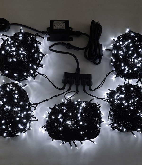Комплект гирлянды Laitcom, 100 м, 900 led, IP65, 24V, черн. пр., белый Качественная картинка Комплект гирлянды Laitcom, 100 м, 900 led, IP65, 24V, черн. пр., белый