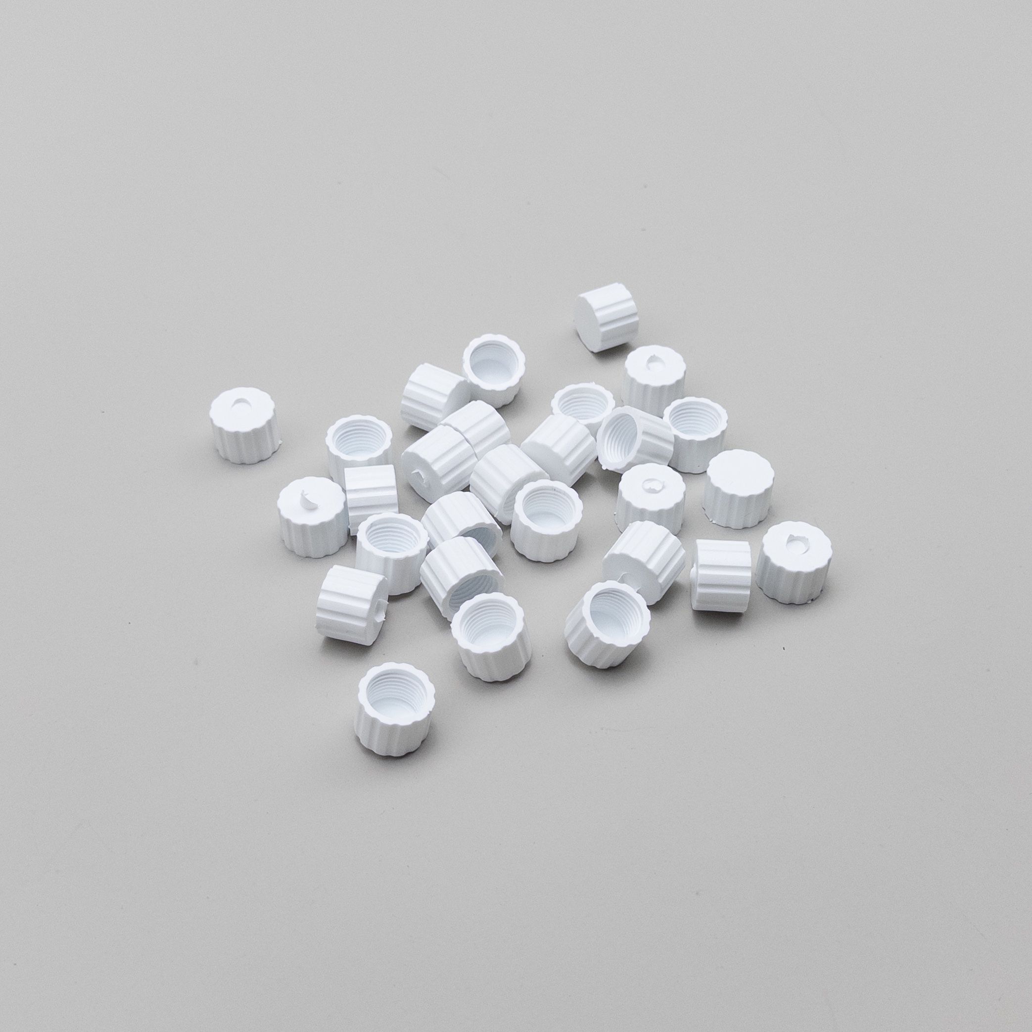 Качественная картинка Заглушка для нитей Laitcom 24V белая