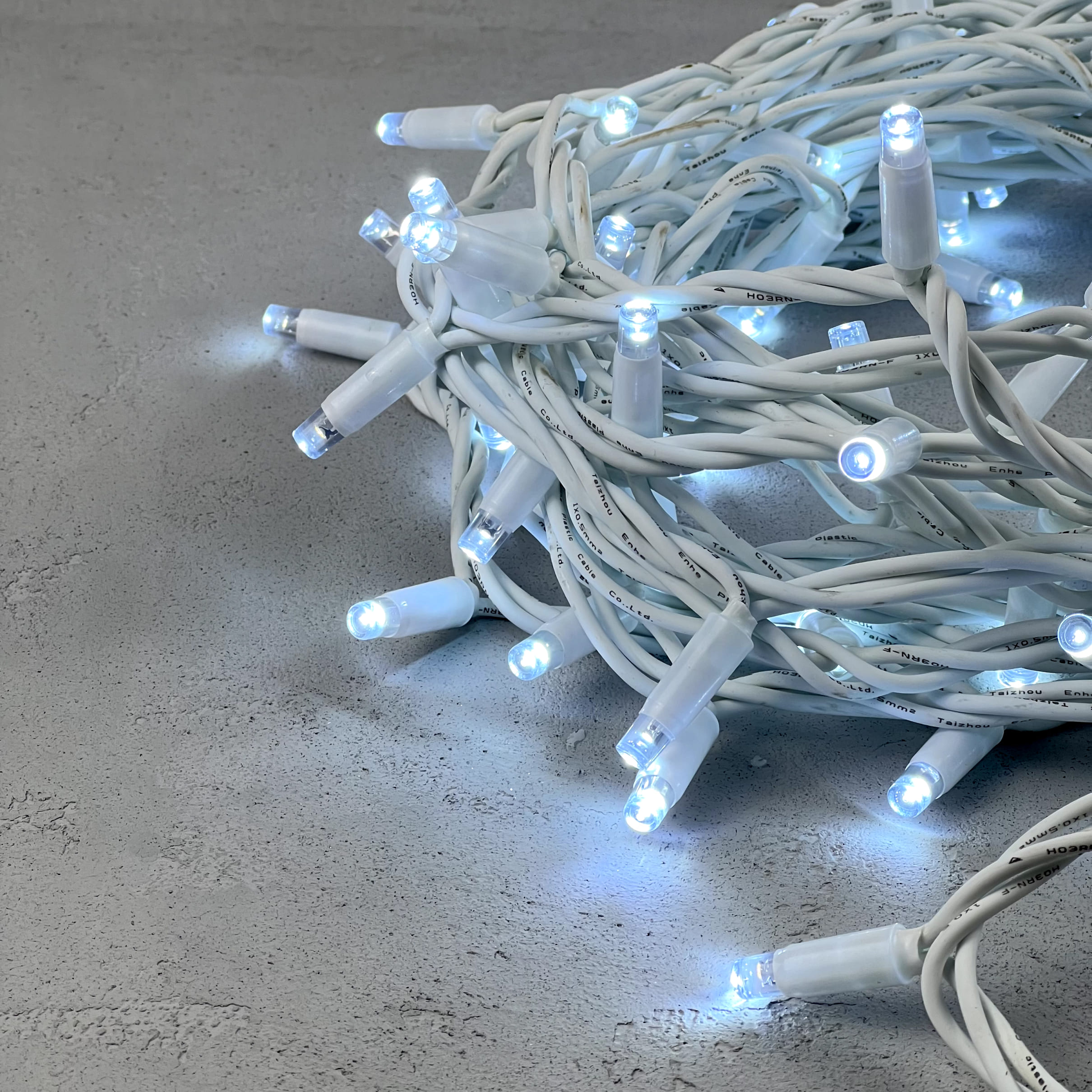 Светодиодная нить с колпачком Laitcom, 10м, 24В, 100 LED, провод каучук, IP65